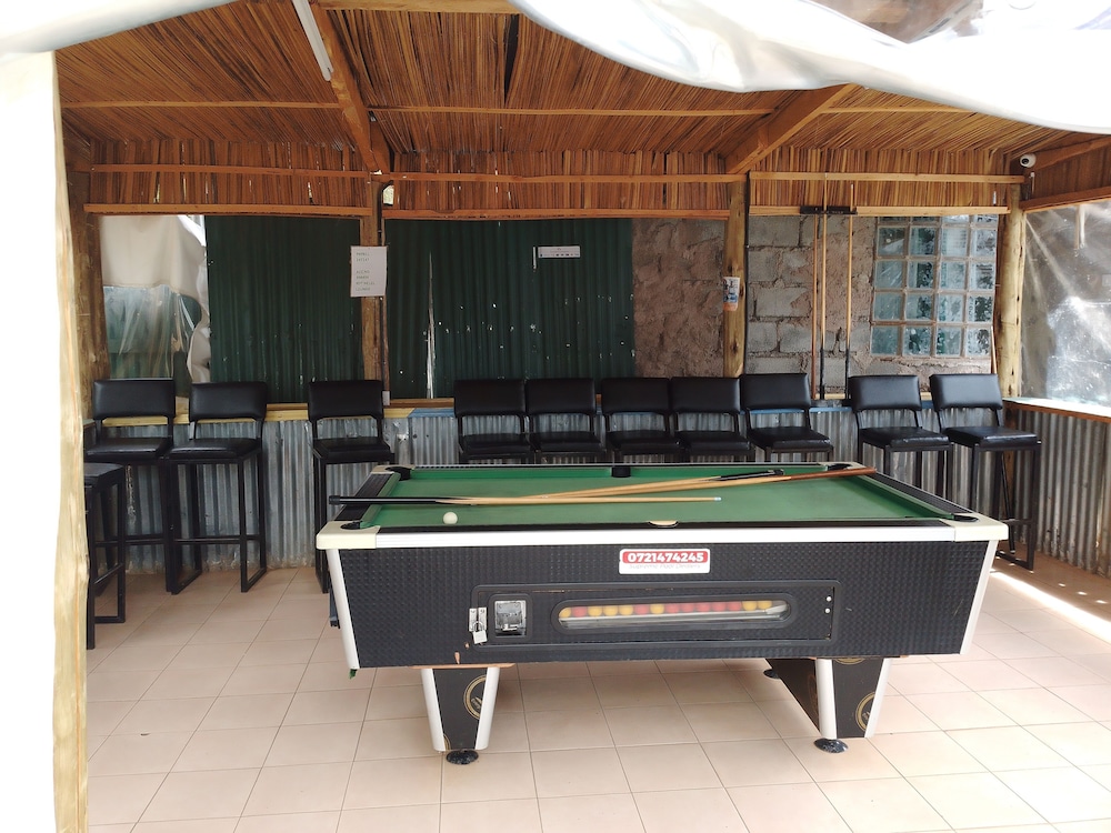 white house lounge and guest house