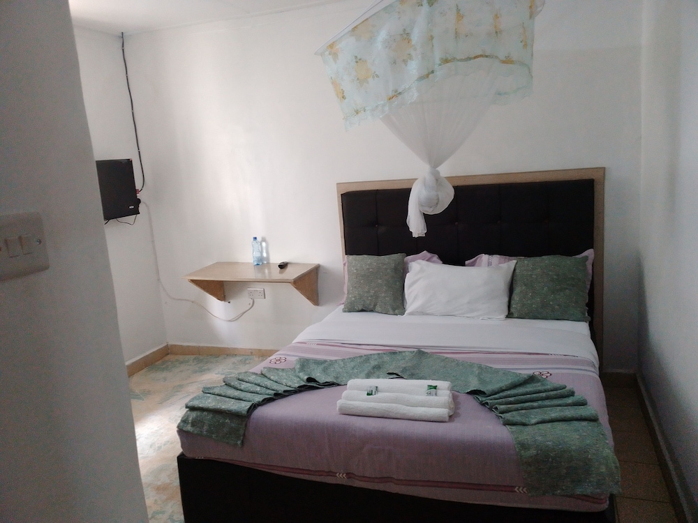 white house lounge and guest house