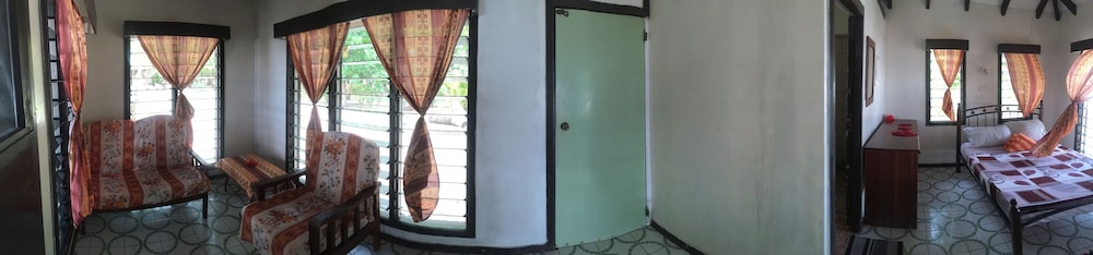 yasawa long beach hideout resort