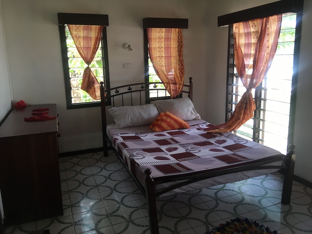 yasawa long beach hideout resort