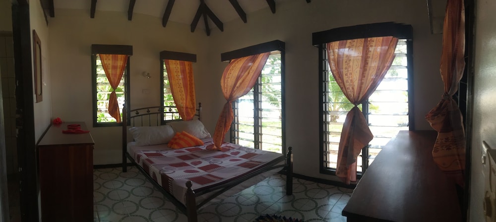 yasawa long beach hideout resort