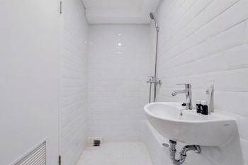 spacious and elegant studio loft kingland avenue apartment