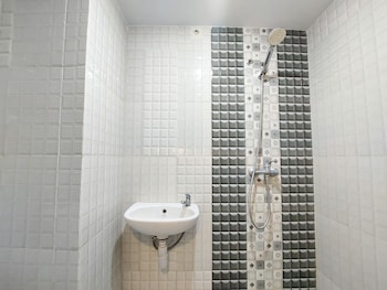 homey and warm studio apartment at mansyur residence