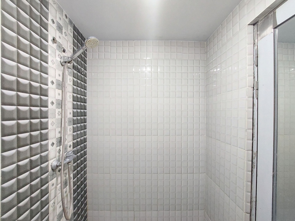 homey and warm studio apartment at mansyur residence