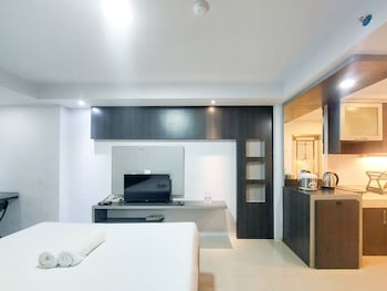 homey and warm studio apartment at mansyur residence