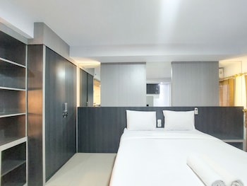 homey and warm studio apartment at mansyur residence