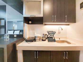 homey and warm studio apartment at mansyur residence