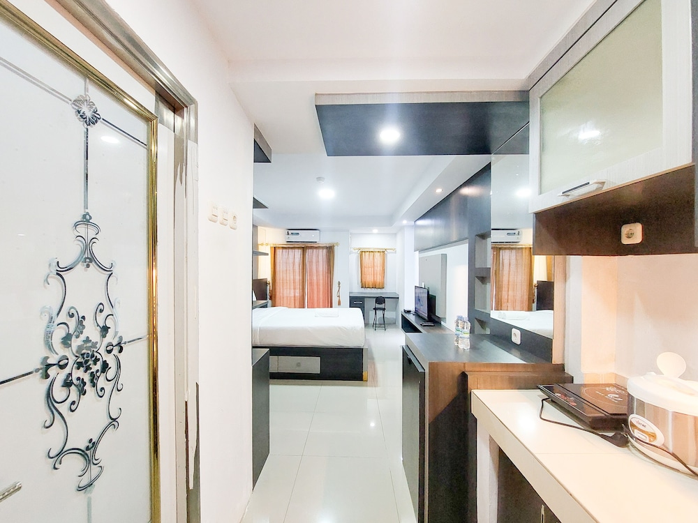 homey and warm studio apartment at mansyur residence