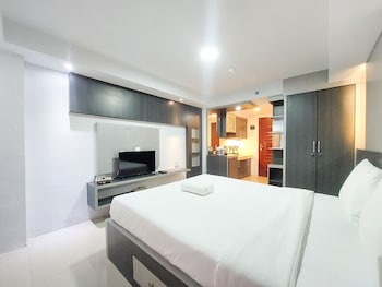 homey and warm studio apartment at mansyur residence