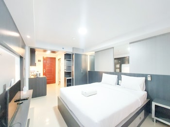 homey and warm studio apartment at mansyur residence