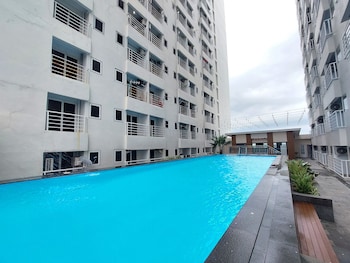 homey and warm studio apartment at mansyur residence