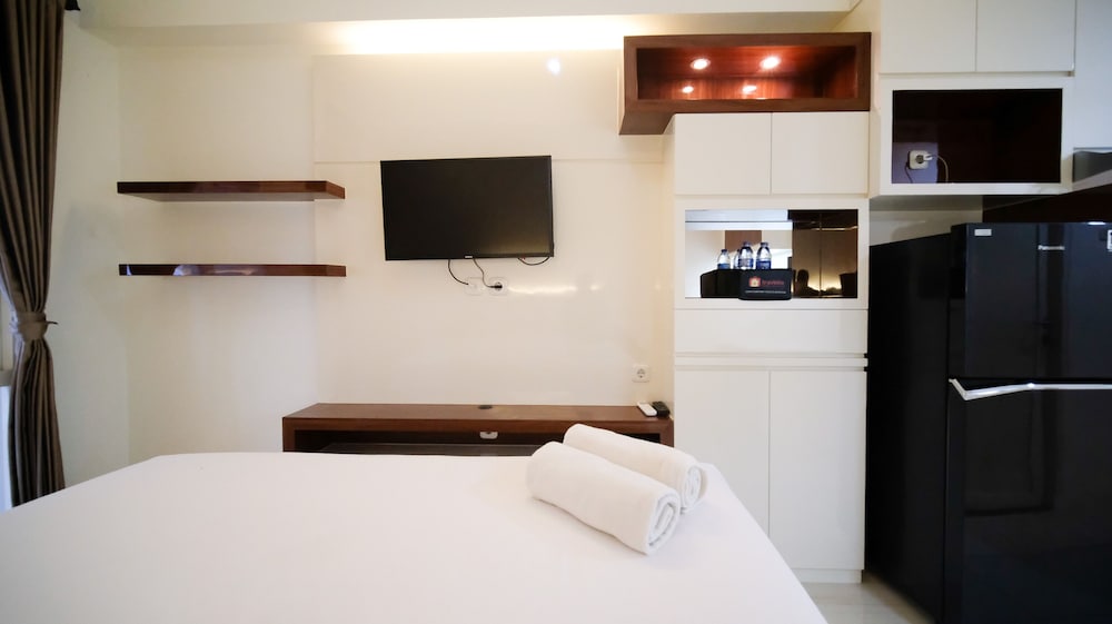 compact and cozy stay studio at bale hinggil apartment