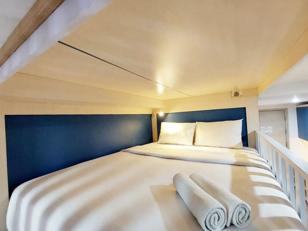cozy stay studio at mataram city apartment