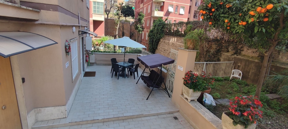 vatican green garden