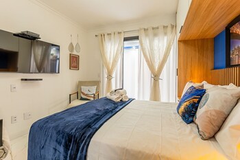 charlie nik vila mariana