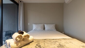 charlie nik vila mariana