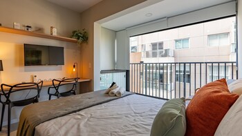 charlie nik vila mariana