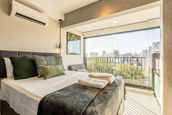 charlie nik vila mariana