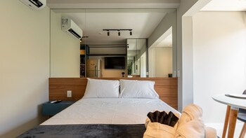 charlie nik vila mariana