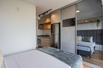 charlie nik vila mariana