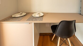 charlie nik vila mariana