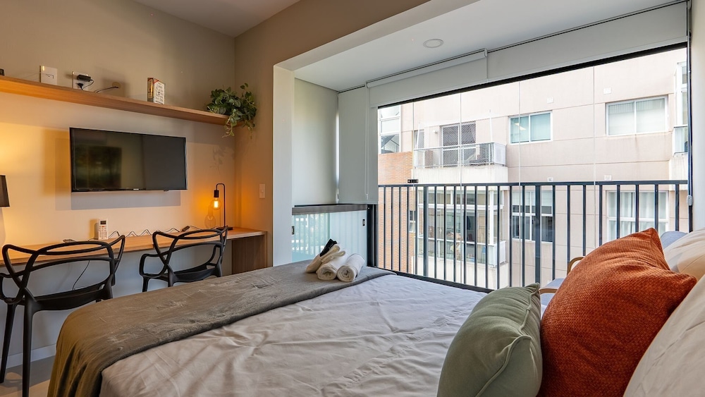 charlie nik vila mariana