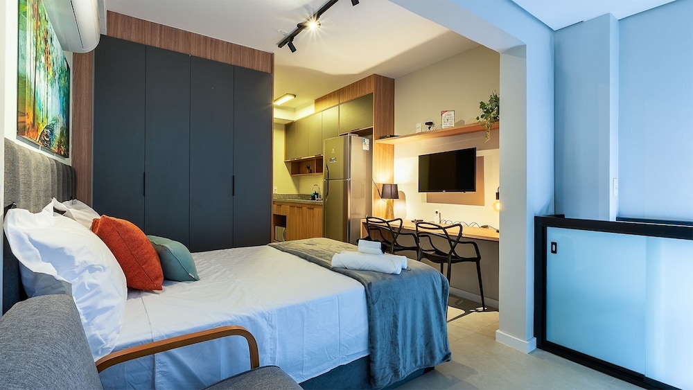 charlie nik vila mariana