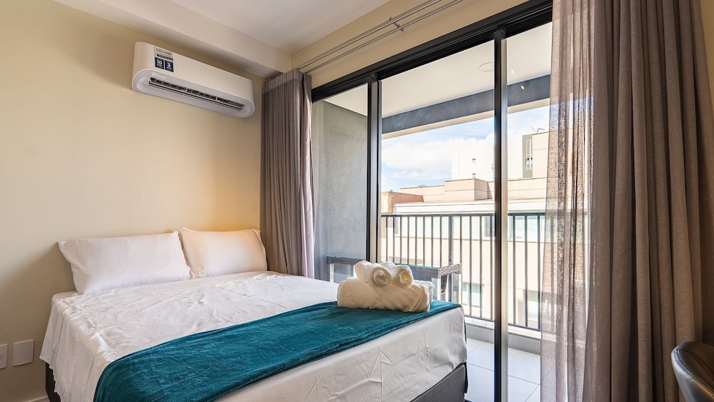 charlie nik vila mariana