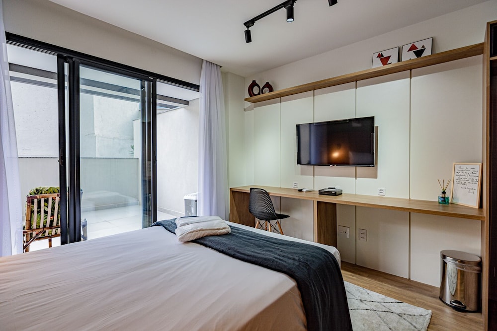 charlie nik vila mariana