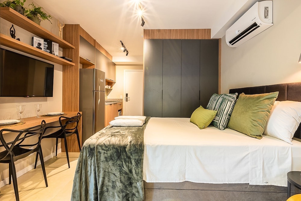 charlie nik vila mariana