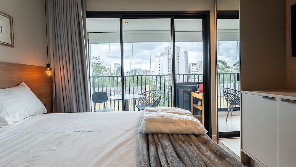 charlie nik vila mariana