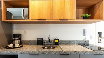 charlie nik vila mariana