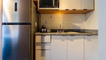 charlie nik vila mariana