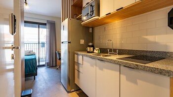 charlie nik vila mariana