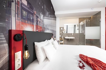 three corners hotel anna