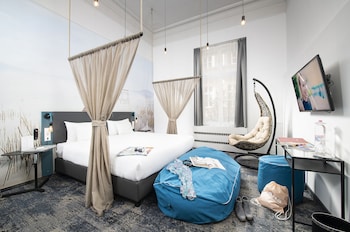 three corners hotel anna
