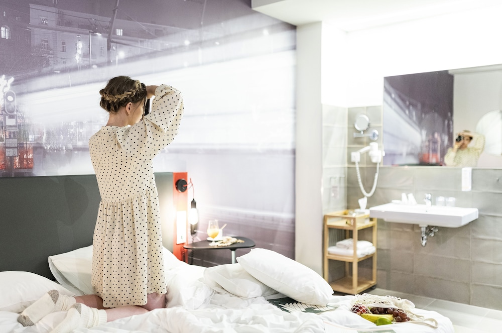 three corners hotel anna