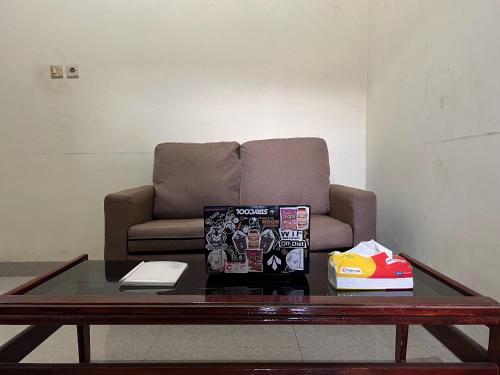oyo 93295 wisma aluh ambak