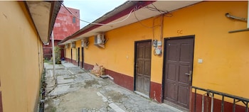 oyo 93295 wisma aluh ambak