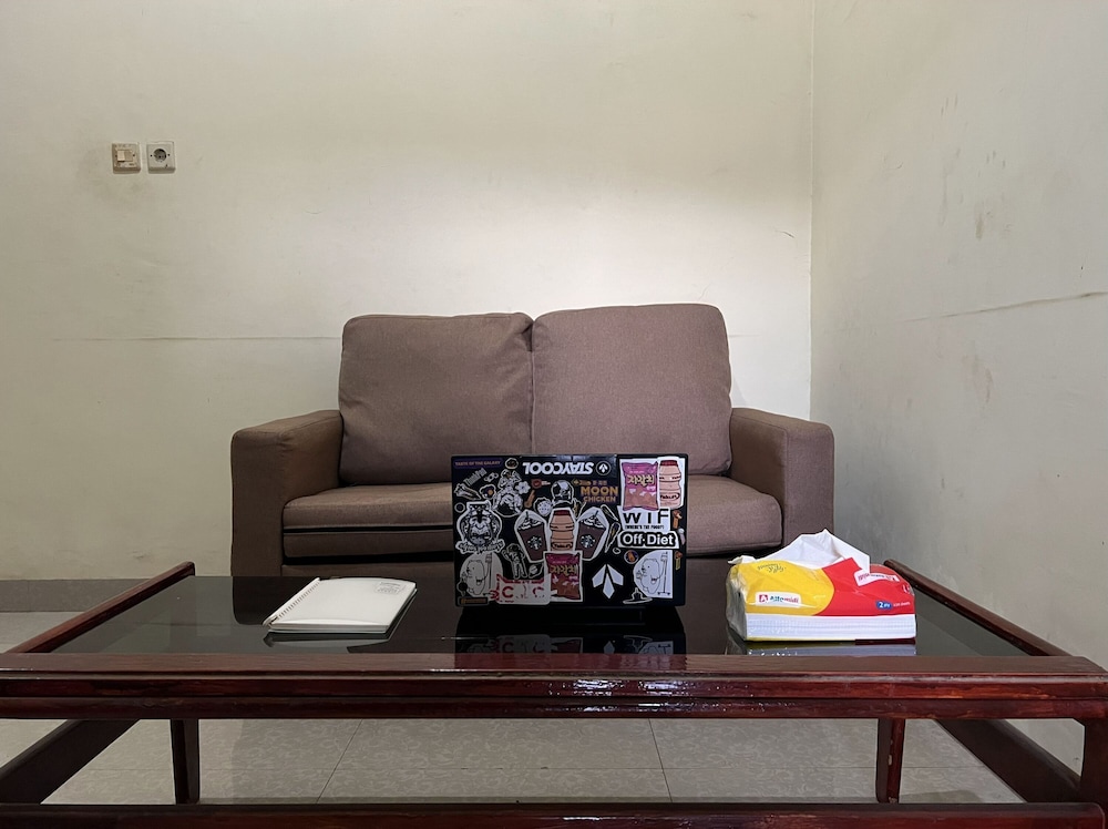 oyo 93295 wisma aluh ambak