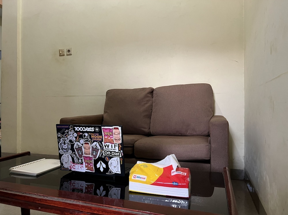 oyo 93295 wisma aluh ambak