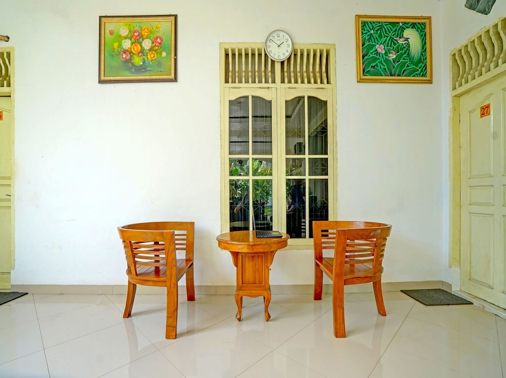 oyo 93295 wisma aluh ambak