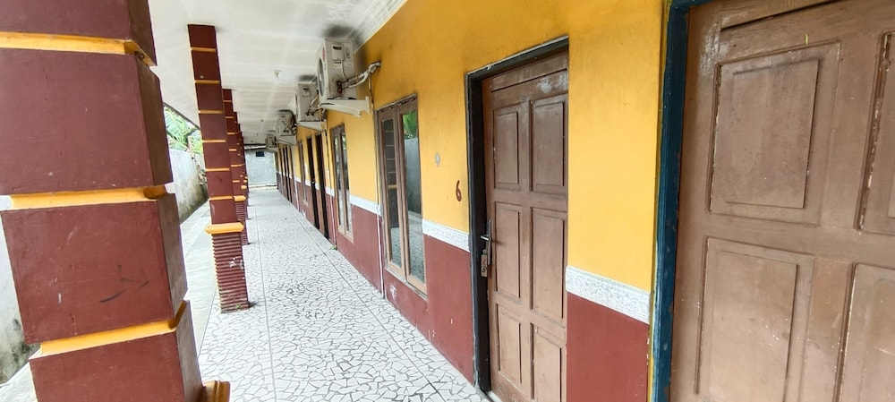 oyo 93295 wisma aluh ambak