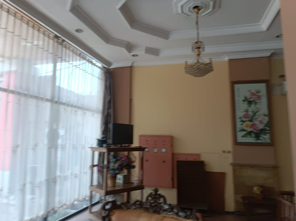 oyo 93295 wisma aluh ambak