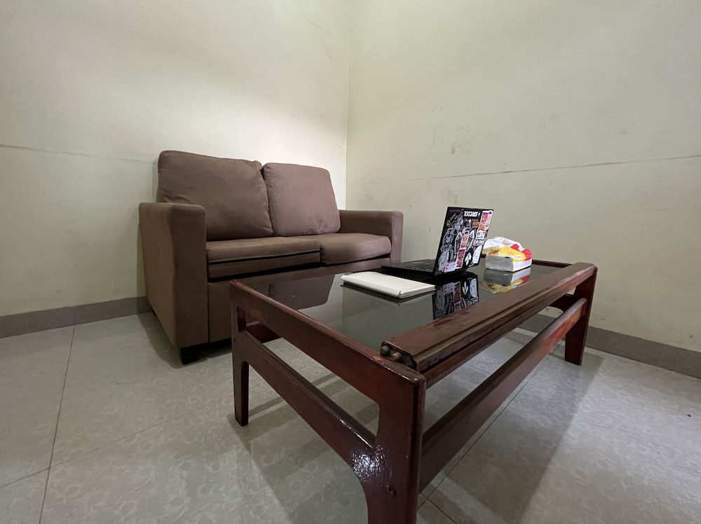 oyo 93295 wisma aluh ambak