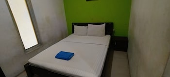 oyo 93295 wisma aluh ambak