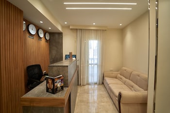 the palace pyramids inn