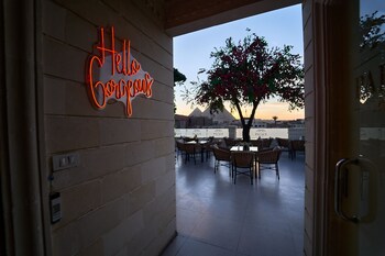 the palace pyramids inn