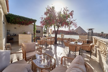 the palace pyramids inn