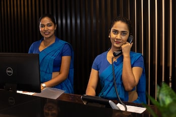 Earl's Reef Hotel,Near Golden Mile Beach,4 star